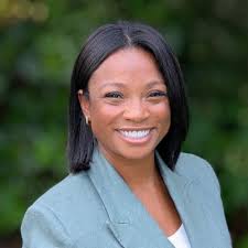 Big life update: I'm THRILLED to announce my new role as Senior Producer at  TODAY All Day. I'll be working with Melissa Parsons to lead editorial,  operations and programming for TODAY's 24/7… |