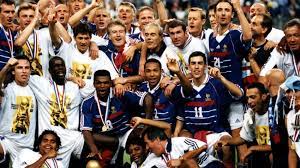 Le choix entre les maillots de l'équipe de france 1998 et 2018 est un cruel dilemme. Equipe De France De 1998 A Quoi Ressemblent Les Joueurs Aujourd Hui Femme Actuelle Le Mag