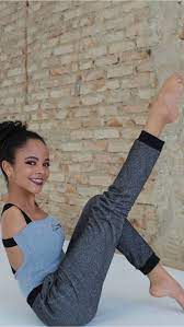 Vitoria bueno gives a dance show. Vitoria Bueno Ballet Life Is Fun See How A 16 Year Old Ballerina With No Arms Is Living Her Dream Healthy Happy News I Would Recommend Going To See A