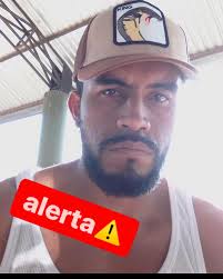 ⚠️ Sergio Curiel Ángeles ⚠️ Fotógrafo de street art y graffiti Se presenta  con la marca o logo: "visual adiction" Abusador Violentador físico y  emocional Machista y misógino #alerta #streetartalert #streetart #peligro #