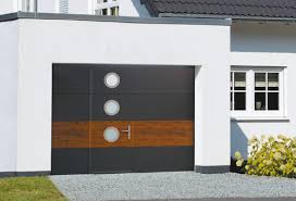 Découvrez aussi nos portes de garages latérales et portes latérales avec portillon. Portes De Garage Sectionnelles Conception Sur Mesure Avec Scintelle
