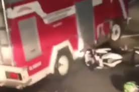 Kabid damkar satpoldam kabupaten subang dede rosmayandi, membenarkan kejadian setelah berjibaku selama 45 menit dengan mengerahkan 2 unit armada damkar api pun bisa dipadamkan. Braakk Ngebut Berujung Benjut Pengendara Motor Sport Tabrak Mobil Pemadam Kebakaran Di Bali Halaman 2 Gridmotor Id