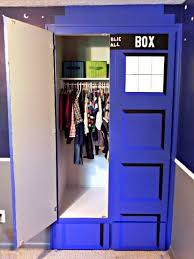15 Amazing Sci Fi Decor Ideas For The Nerd In Your Family Doctor Who Bedroom Geek Bedroom Doctor Who Room