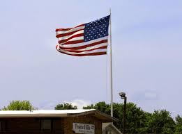 This is the world's largest flying american flag. Flag Day Caring For One Of B N S Biggest Flags A Matter Of Pride Local News Pantagraph Com
