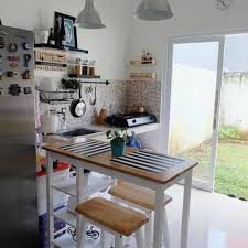 Desain dapur mungil dengan vertikal garden yang 18. 9 Desain Dapur Terbuka Di Belakang Rumah Bebas Asap Hawa Segar