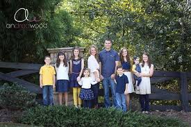 Big Family Photo Great Posing And Color Combinations Andrea Wood Clothing Ideas For Photos