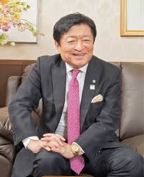 また、これだけにとどまらず、玉木伸弥社長は自社株 (タマホーム)の株も持っています。 2020年5月のデータになりますが玉木伸弥社長の保有株数は871,700株。 2021年7月14日の株価は1株当たり2,988円なので、 玉木伸弥社長の資産は株だけで26億円になりますね。 ã‚¿ãƒžãƒ›ãƒ¼ãƒ  ãµããŠã‹çµŒæ¸ˆ