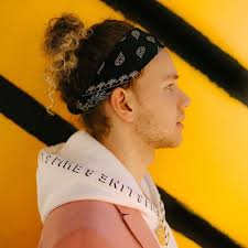Francesco yates takes the reins of his art from every angle. Musik Von Francesco Yates Alben Lieder Songtexte Auf Deezer Horen