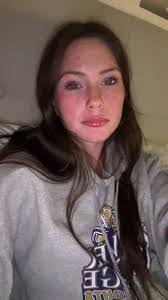 Meredith Schneider's Instagram, Twitter & Facebook