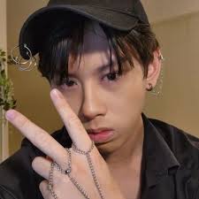 Brandon Liu (@MilkTeaBokeh)