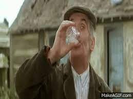 Claude ratinier, dit le glaude, et francis chérasse, dit le bombé, le premier sabotier et le second puisatier, vivent dans leur hameau campagnard du bourbonnais, nommé les gourdiflots, très en retrait de la vie moderne. Haut Pour La Soupe Aux Choux Gif Abdofolio