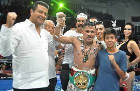 Dante 'crazy' jardón logra un triunfo contundente sobre nery 'pantera' saguilán al noquearlo en 10 rounds en el duelo estelar de sábados de box celebrado en. Miguel Micky Roman Acaba En El Ultimo Asalto Con Pantera Saguilan Solo Boxeo