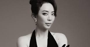 Diễn viên Thu Trang từng là thiên kim tiểu thư nhưng gia đình phá sản, đi  đẻ đau đớn khiến chồng ám ảnh