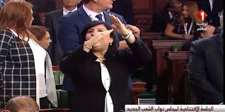 Ø£ÙˆÙ„ Ø®Ù„Ø§Ù ÙÙŠ Ø§Ù„Ø¨Ø±Ù„Ù…Ø§Ù† Ø§Ù„Ø¬Ø¯ÙŠØ¯ Ø¹Ø¨ÙŠØ± Ù…ÙˆØ³ÙŠ ØªØ±ÙØ¶ Ø£Ø¯Ø§Ø¡ Ø§Ù„Ù‚Ø³Ù… ÙˆØªØ·Ø§Ù„Ø¨ Ø¨Ù†Ù‚Ø·Ø© Ù†Ø¸Ø§Ù… ÙÙŠØ¯ÙŠÙˆ