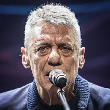 Francisco buarque de holanda nasceu no dia 19 de junho de 1944, no rio de janeiro. Premio Camoes Sera Entregue A Chico Buarque Mesmo Sem Bolsonaro Assinar Condecoracao Pop Arte G1