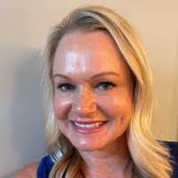 Amanda Gum's Instagram, Twitter & Facebook