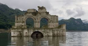Im bereich der oberen strecke, beginnend unterhalb des stiftes zwettl ist je nach wasserstand noch eine fließstrecke gegeben, die allmählich in den staubereich übergeht. Kirche Aus Dem 16 Jahrhundert Aus Stausee In Mexiko Aufgetaucht Tiroler Tageszeitung Online Nachrichten Von Jetzt