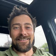 I want to propose to my girlfriend in the couple of months. I'd like it to  be somewhere with a great view of downtown or in downtown like a rooftop  restaurant. Any