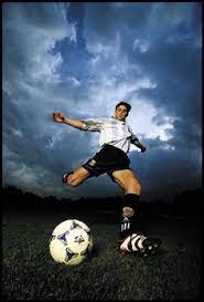 Hochwertige outdoor bekleidung für dein outdoor abenteuer! 32 Soccer Poses Ideas Soccer Poses Soccer Pictures Soccer Photography