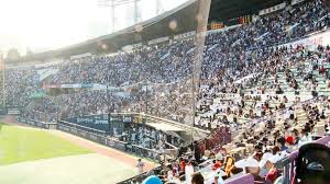 Baseball teams in the major leagues are divided into two separate leagues. A Look Inside South Korean Baseball S Elaborate Cheer Culture Abc News