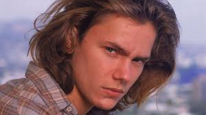 TIL that River Phoenix died right before he was to film his role as the  interviewer in Interview with the Vampire. The part was recast with  Christian Slater, who donated his earnings