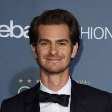 Born in los angeles and raised in epsom, england, garfield began his career on the uk stage and in television productions. Andrew Garfield Starportrat News Bilder Gala De