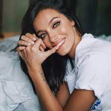 Y si esta loca, loquita mia, escribió la cantante de 23 años junto a las fotos. Oriana Sabatini On Twitter Catherine Fulop Cathy Donde Quedo Taxxi2 En El Olvidoc