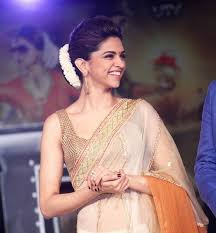 These puff hairstyles are easy hairstyles that you can make with your natural hair in 1. Some Beautiful Hairdo For Saree With A Puff Fastnewsfeed
