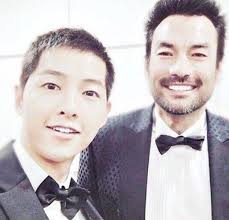 태양의 후예 / taeyangui huye. Song Joong Ki And David Mcinnis Have Mini Descendants Of The Sun Reunion Soompi Que Guapo