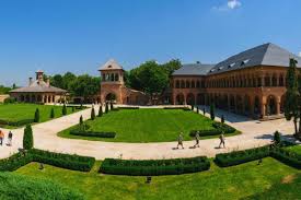 The palace is situated at 10 km from bucharest, on the shore of the mogosoaia lake, and in the middle of a beautiful garden. Visit To Snagov Monastery And Mogosoaia Palace From Bucharest Outdoortrip