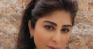 علقت الفنانة زارا البلوشي على إحدى معجباتها التي استفسرت عن زوجها ولماذا لا يتحرك معها فردت زارا على التعليق قائلة: Ø²Ø§Ø±Ø§ Ø§Ù„Ø¨Ù„ÙˆØ´ÙŠ ØªÙƒØ´Ù Ø§Ù„Ø³Ø¨Ø¨ ÙˆØ±Ø§Ø¡ Ø·Ù„Ø§Ù‚Ù‡Ø§ Ù„Ù„Ù…Ø±Ø© Ø§Ù„Ø«Ø§Ù†ÙŠØ© Et Ø¨Ø§Ù„Ø¹Ø±Ø¨ÙŠ
