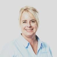 Leanne Summers's Instagram, Twitter & Facebook