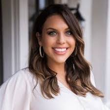 Stacey Levin's Instagram, Twitter & Facebook