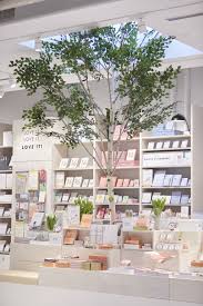 Store Tour Kikki K Studio Is Your Newest Reason To Go To Melbourne Shop Interior Design Retail Store Design Store Design
