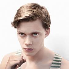 BILL SKARSGÅRD (@billskars_af): "HIS TOP MAKES HIS GREEN EYES POP "