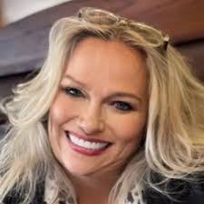 Beth Dressler's Instagram, Twitter & Facebook