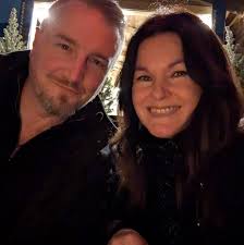 I just wondered if anyone has just stayed here ,when is best to book the  theme restaurants? Should I book them when I arrive