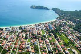 Vamos conhecer um pouco esta bela porto belo que gostei muito, e que por ser o último porto já distante 60 quilômetros de florianópolis e vizinha de bombinhas, porto belo tem belos atrativos. Motivos Para Morar Em Porto Belo Blog Da Imobiliaria Versatil