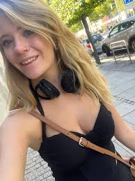 📍lena is (1.24) miles away from you 📩 You have (13) new messages Click  the heart to accept