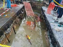Semua setuju kecuali wan, sebab tempat yang wan kemalangan itu gelap dan sunyi, muka wan mula cuak bila diajak pergi ke tempat kemalangan itu, mungkin wan ada simpan rahsia yang tak diceritakan kepada semua, wan bekeras tak nak pergi tapi. Tapak Pembinaan Ragut Info Kemalangan Bencana Malaysia Facebook