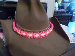 Cowboy Hat Hat Band Yes A Paracord 550 Tri Color Hat Band This Band Is Made With Approximately 25 Of Cord And I Mad Paracord Projects 550 Paracord Paracord