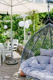 Wochenendblumchen Und Inspirationen Fur Den Garten Pomponetti Hangesessel Garten Garten Leben Unter Freiem Himmel