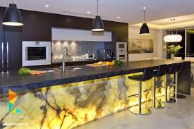 صور غرف نوم 2019 كامله احدث تصميمات غرف النوم للعرسان لوكشين ديزين نت Interior Design Kitchen Kitchen Design Color Luxury Kitchen Design