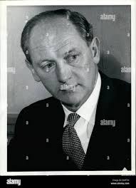 Shows sean hi-res stock photography and images