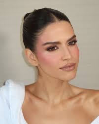 ✨ Maquiagens que brilham tanto quanto você. Inspirações certeiras para  arrasar no próximo evento — do glow sofisticado ao olhar marcante. Qual  dessas combina mais com o seu estilo? #AngelaSegalCampinas