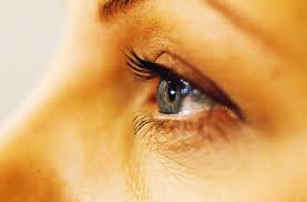 Hagelkörner sind schwellungen an den lidrändern der augen, deren ursache eine verstopfung von talgdrüsen ist, wodurch sich mit der zeit das gewebe der. Was Ist Ein Hagelkorn Vigo