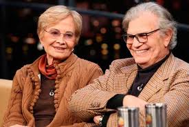 Os atores glória menezes, 86 anos, e tarcísio meira, 85 anos, receberam a primeira dose da vacina contra o coronavírus em porto feliz, interior de são paulo, cidade em que moram. 9j9tsgg9xjqkfm