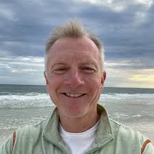 Leash aggression in 9-month-old puppy