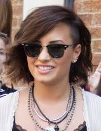 2015 cheveux courts sur les cotes longs audessus de la tete et bien gomines. Epingle Sur Hair S Style