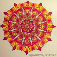 Het inkleuren van deze mandala kleurplaten kan heel ontspannend werken en wordt vaak gebruikt als een vorm van meditatie. Het Tweede Enige Echte Mandala Kleurboek Voor Volwassenen Mandala Kleuren Voor Volwassenen Stabilo Mandala Coloring Pages Mandala Stencils Mandala Coloring